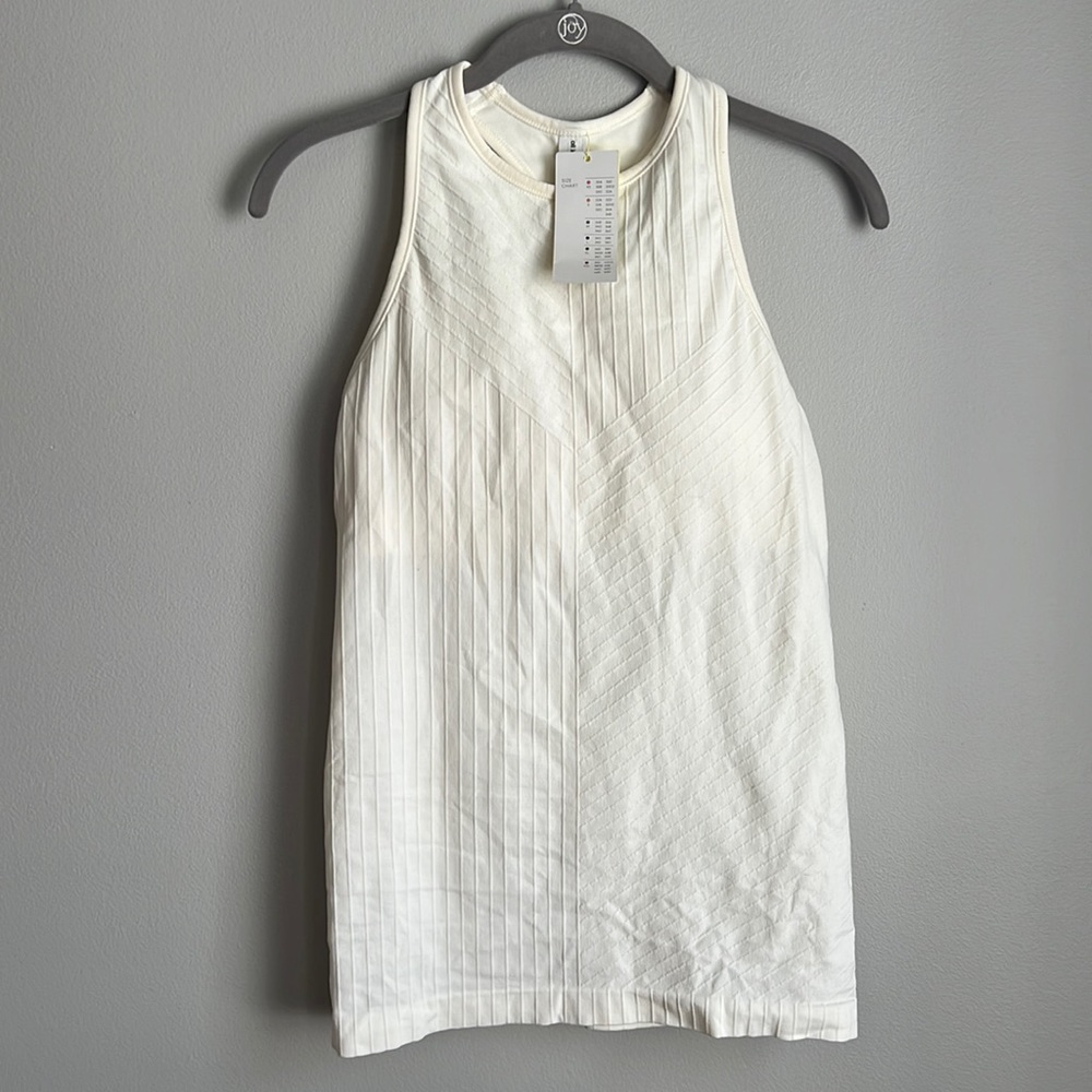 Workout top M - NWT